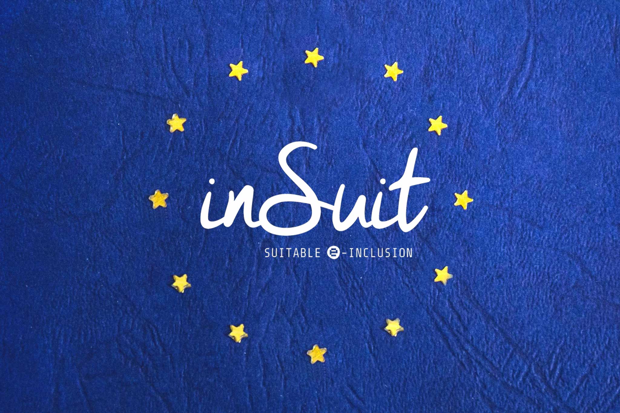 Estrellas alusivas a la Unión Europea se fusionan con el logo de inSuit representando el trabajo en conjunto para mejorar la accesibilidad digital.